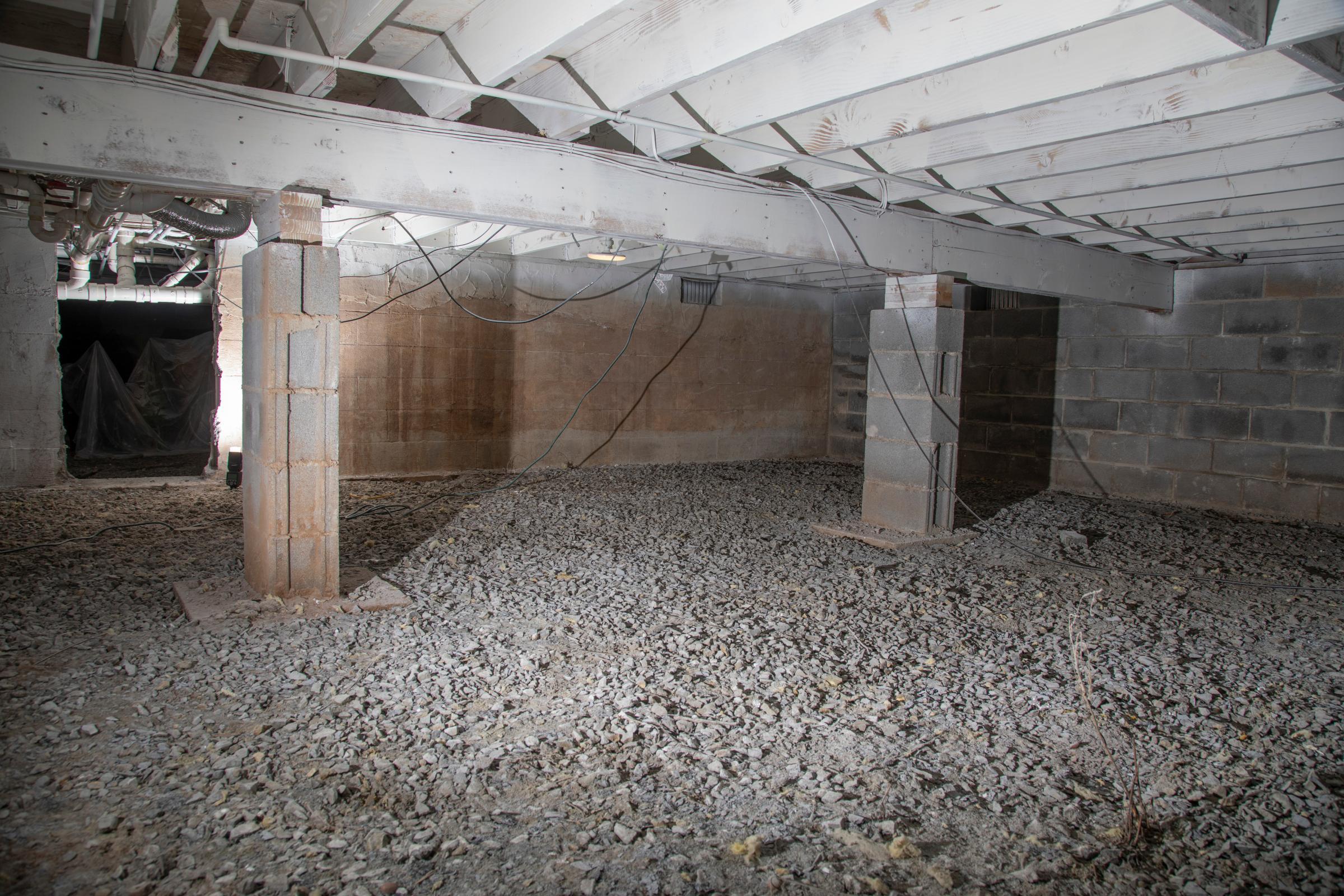 Should a Crawlspace Be Sealed blog header image 